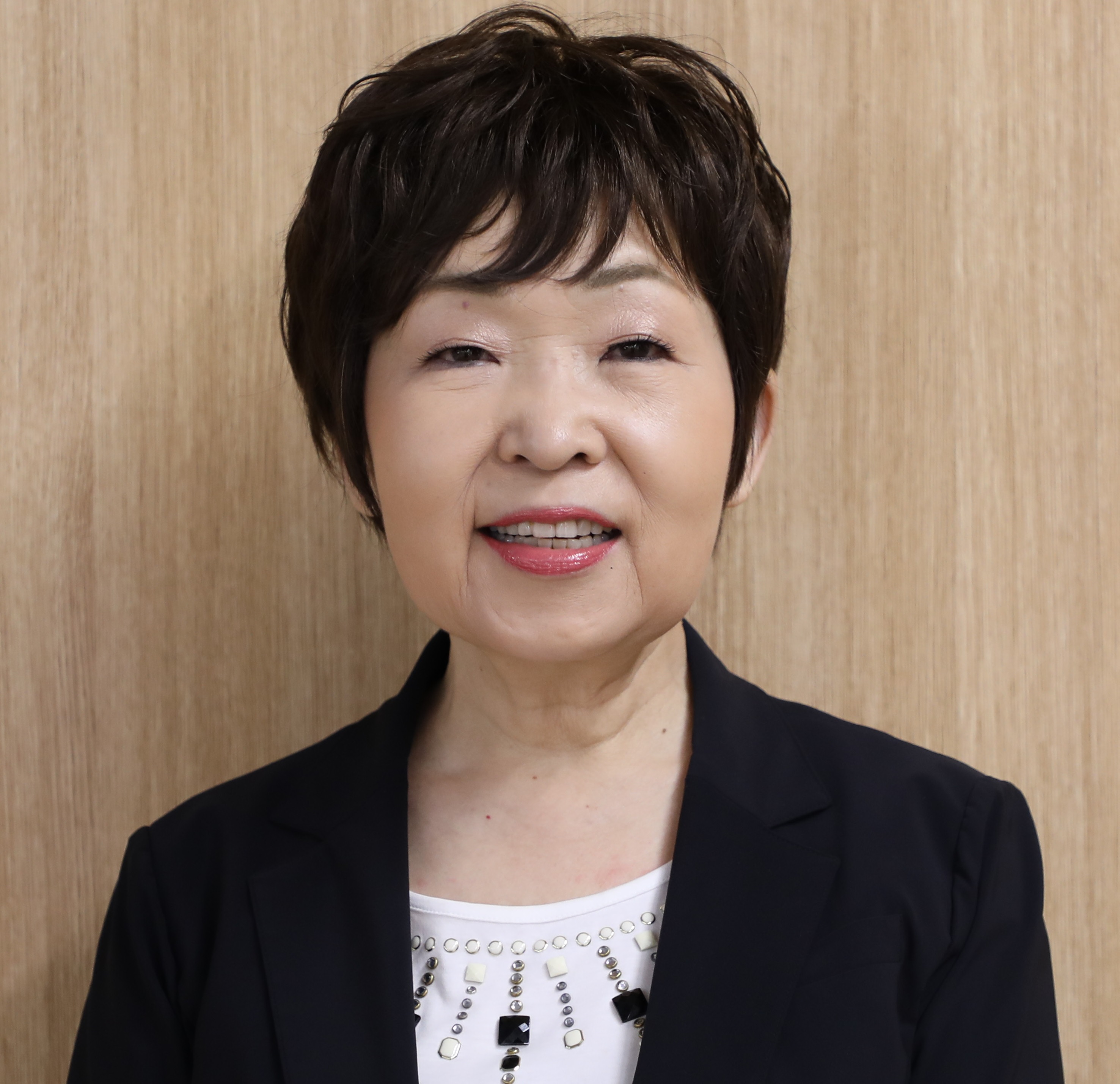 谷　都美子 氏